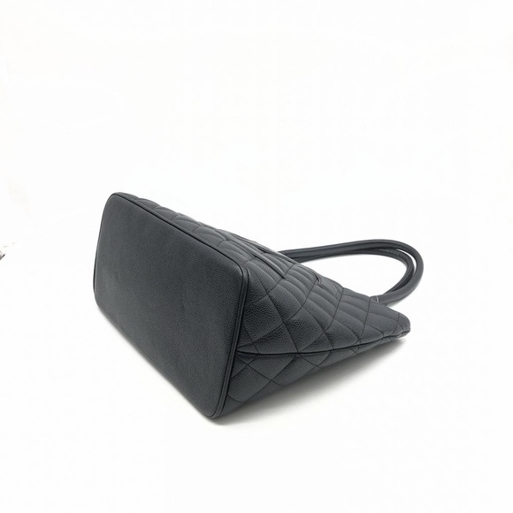 CHANEL Caviar Medallion Tote Bag with Hologram- AUTHENTIC 100% - Picture 5 of 9